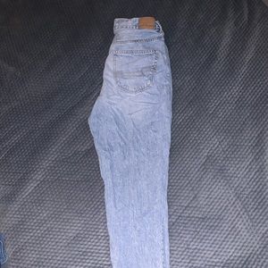 American Eagle distressed mom jean size 8 long light blue